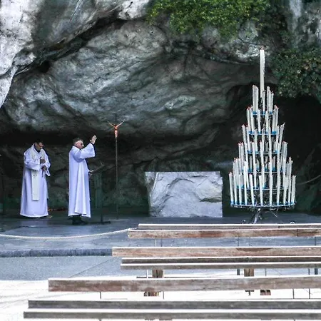 Family Saint Vincent 4 Pers Gare Wifi 公寓 卢德