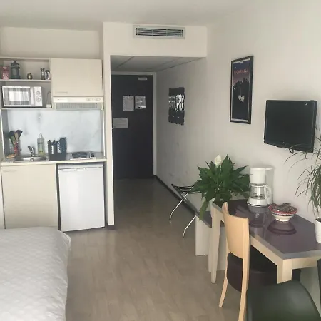 Family Saint Vincent 4 Pers Gare Wifi לורדה